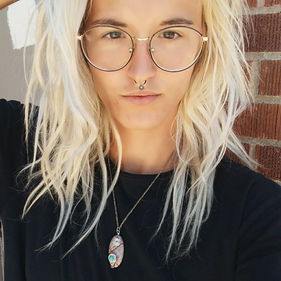 MEET THE POSHER - Picture 4 of 8